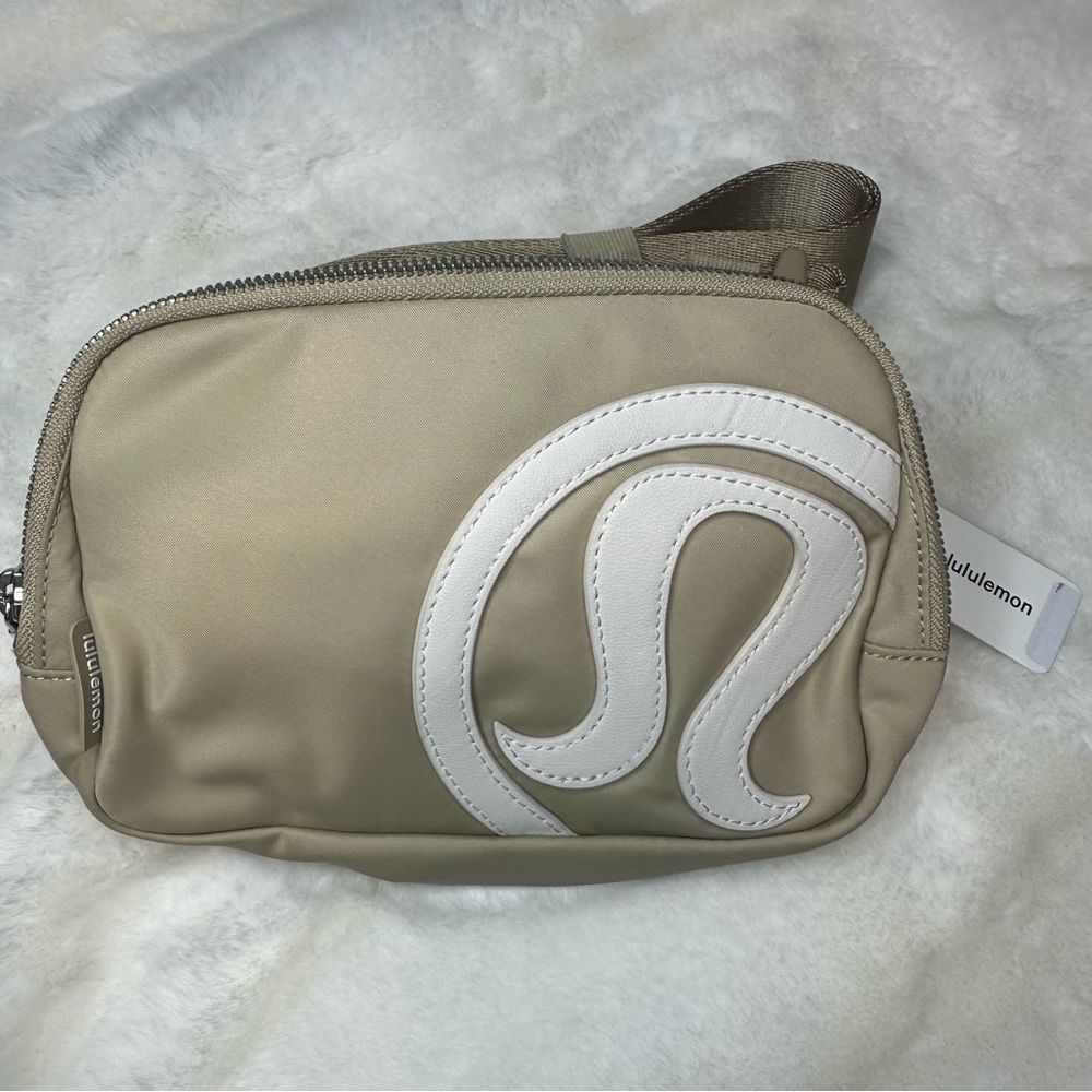 🆕 RARE lululemon trench khaki logo Everywhere belt bag 1L